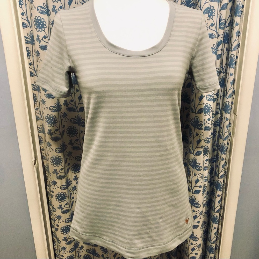 AURUM athletic shirt. Light mint green. EUC